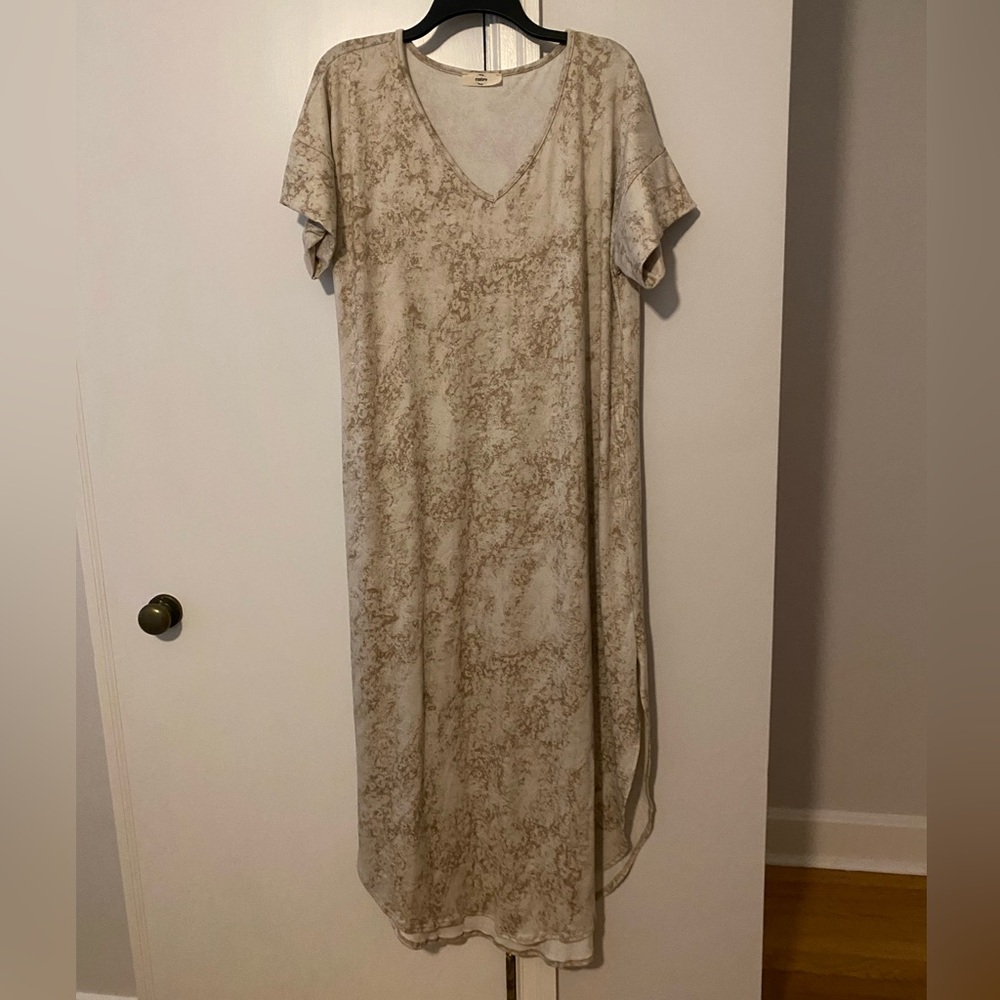 Entro Beige Patterned V-Neck Dress